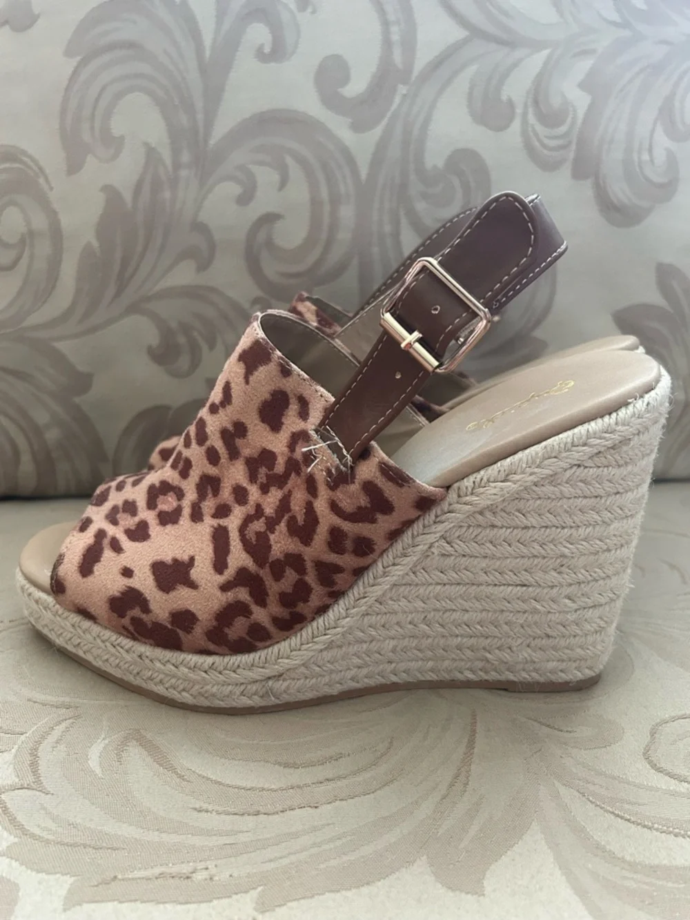 Qupid Women’s 9 Leopard Print Open-Toe Wedge Heeled Sandals Buckle Brown Tan